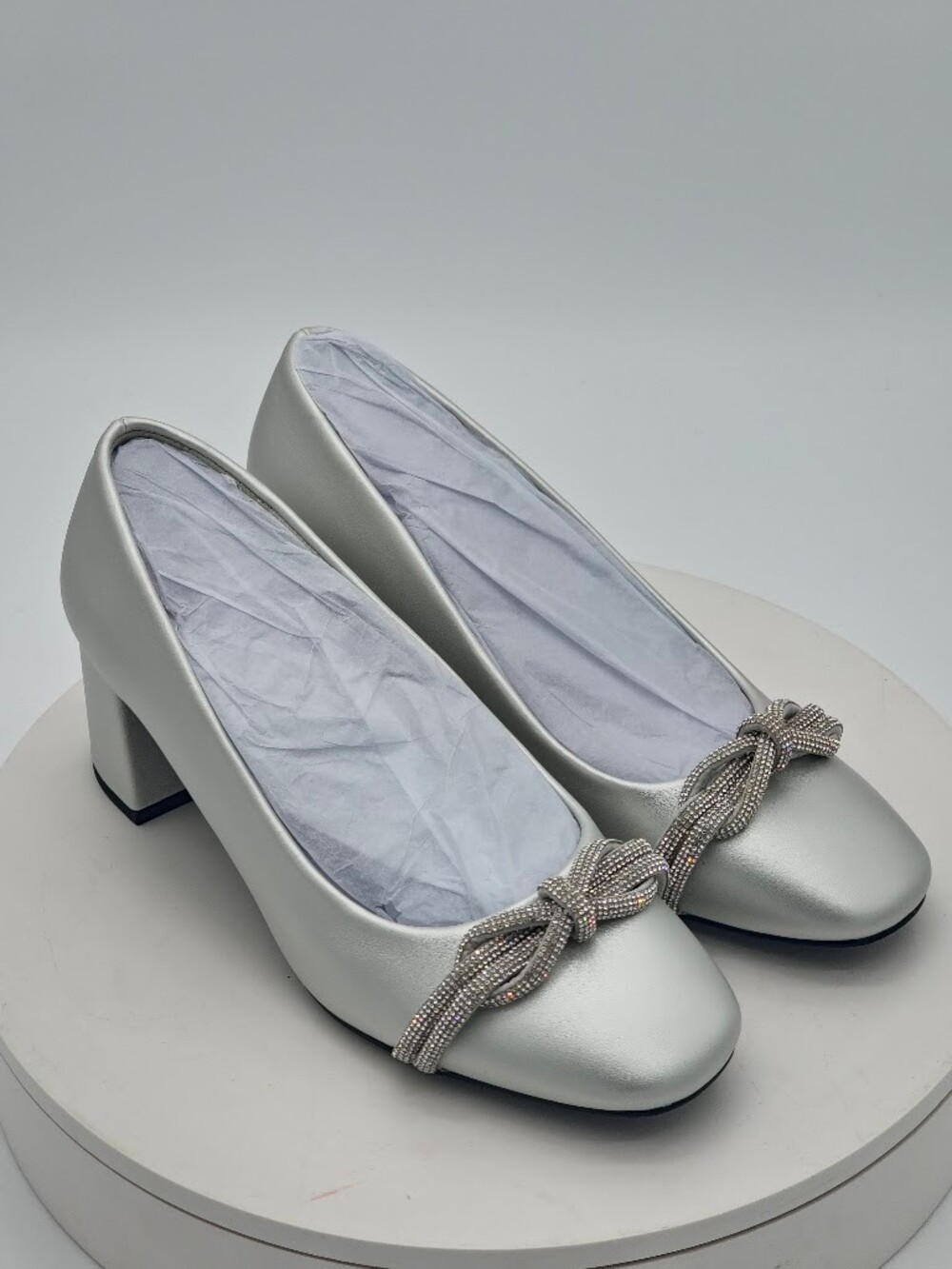 Bella Vita Marigold Women’s Silver Rhinestone Bow Pumps Size 7.5 W Wide